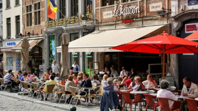 啤酒爱好者也宾至如归,有数百个比利时品种可供品尝。