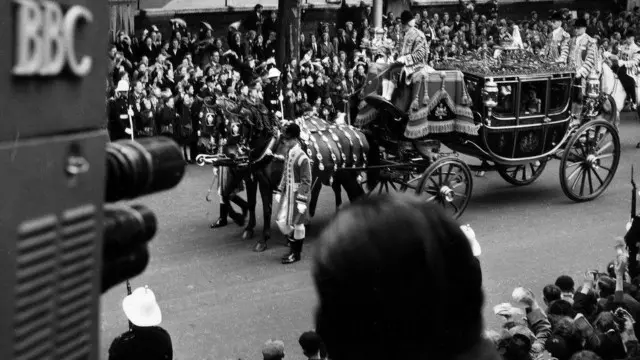 مسيرة العربة خلال تتويج الملكة إليزابيث الثانية 