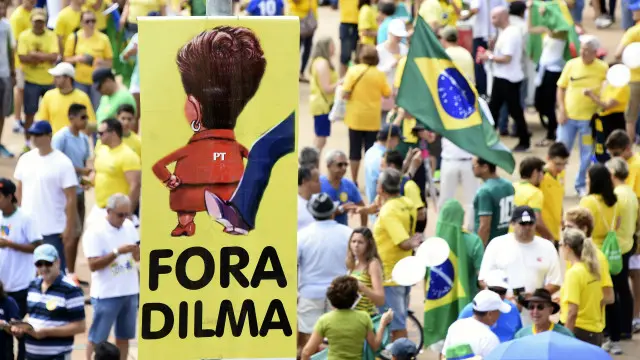 Protes meminta pemakzulan Presiden Rousseff.