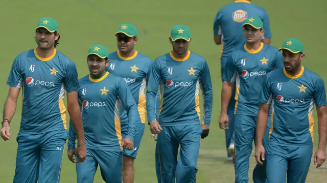 کرکٹ مبصرین اس بات پر متفق ہیں کہ ویسٹ انڈیز کے لیے ٹیسٹ سیریز میں پاکستان کو زیر کرنا ممکن نہ ہوگا لیکن وہ محدود اوورز کے میچوں میں برابر کا مقابلہ دیکھ رہے ہیں