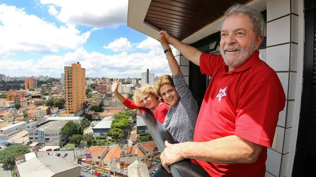 Luiz Inacio Lula da Silva (kanan) dan Dilma Rousseff (tengah).