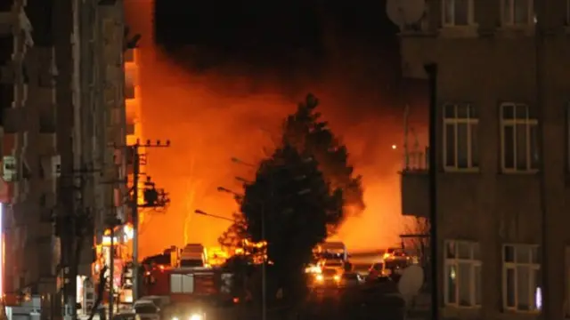 Bağlar'daki saldırıda zırhlı araçlara karşı roketatar da kullanıldığı haberleri geliyor.