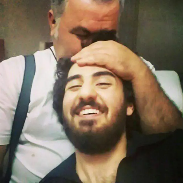 Ozancan 51 hafta önce Instagram hesabı ozcnakkut'ta bu fotoğrafı paylaşıp "#godfather baba gibi baba" yazmıştı. Kare sosyal medyada, "Oğlunu böyle güzel koklayan bir babaya nasıl dediniz 'Oğlun gitti' diye!" mesajıyla paylaşıldı.