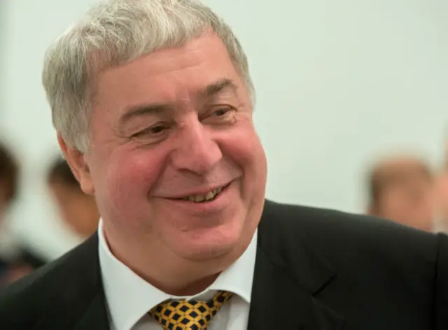 Михаил Гуцериев входит в попечительский совет МГУ вместе с такими бизнесменами, как Олег Дерипаска, Петр Авен, Владимир Евтушенков