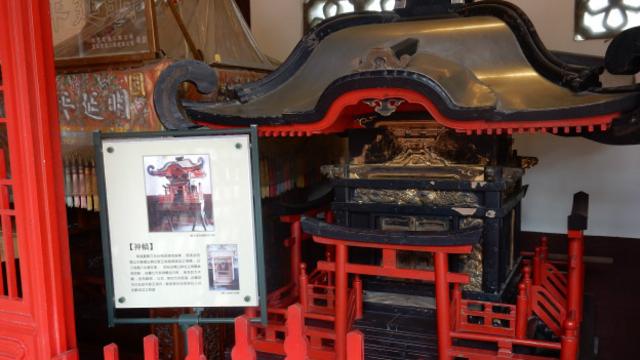 图为延平郡王祠内的日本式神轿，也就是说延平郡王祠是日本时代少数能继续祭祀活动的宗祠或者庙宇