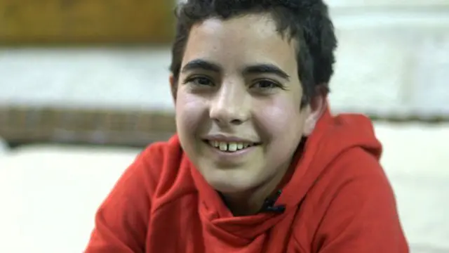 İbrahim 12 yaşında, ailesinin yarısını bir hava saldırısında kaybetmiş. 