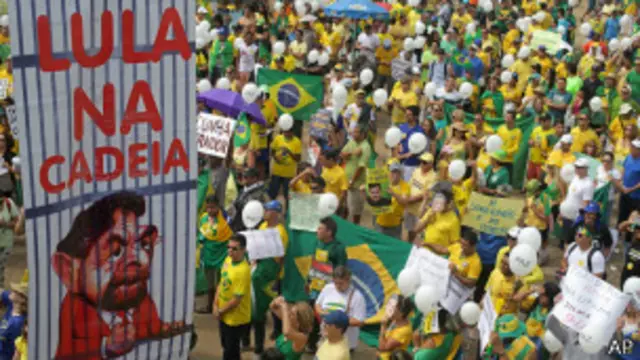 El domingo cientos de miles de personas salieron a protestar contra el gobierno.