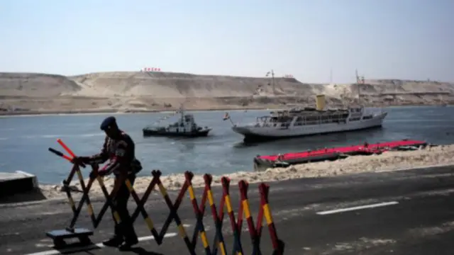 船隻可能繼續用廉價燃料航行更長的航程，而不是花更多的運河通行費（圖片來源：Getty Images）