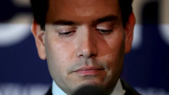 在家乡佛罗里达州输给特朗普的卢比奥宣布暂停选举活动，形同退选。