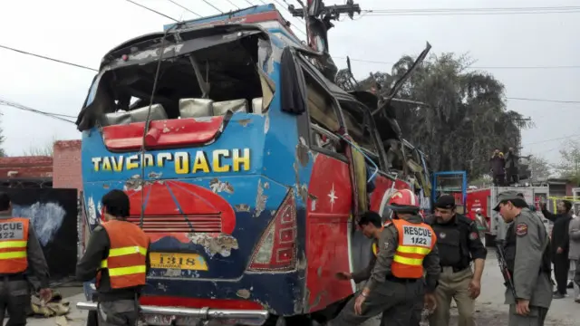 دھماکہ ٹائم ڈیوائس سے کیا گیا اور چھ کلو کے قریب دیسی ساختہ دھماکہ خیز مواد ایک سیٹ کے نیچے نصب تھا