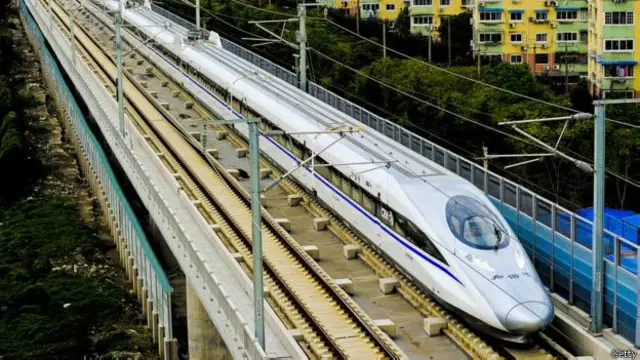 利用中国四通八达的高铁网络,(在上海)乘坐高铁可以在1小时之内到达很多大城市。