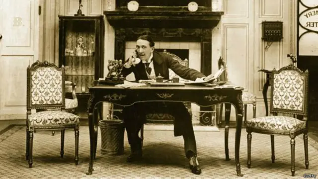 小声点儿好不好，老兄？