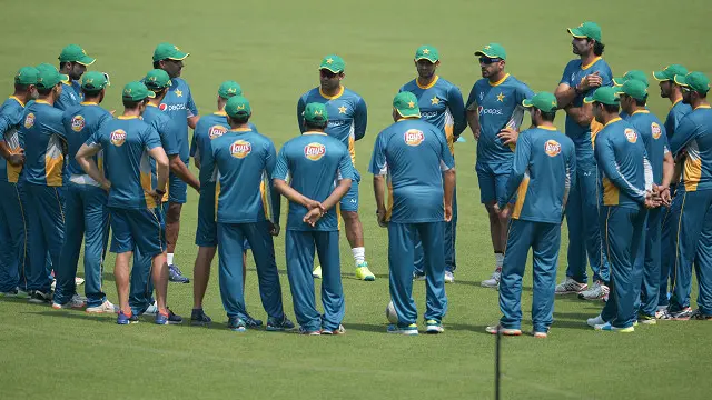 وقار یونس نے کہا کہ آنکھیں کھولنا ہوں گی اور سیاست کو نکالنا ہوگا