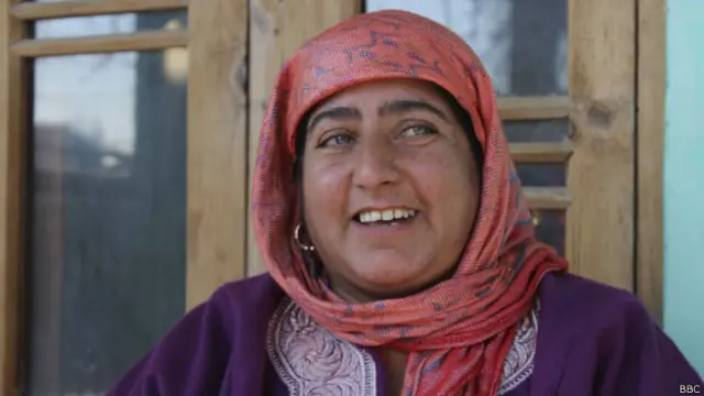 امیس کی ماں شہزادہ اختر کہتی ہیں کہ وہ اپنے دوسرے بیٹے کو بھی نہیں روکیں گی