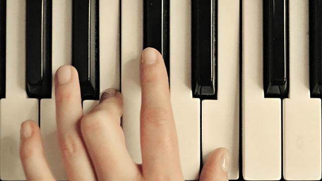 Я скорее хочу трахаться, чем уроки игры на фортепиано - SecretPorn.co