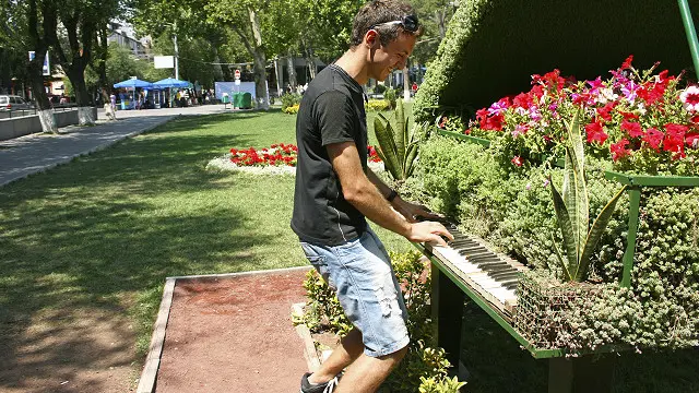 Вуличний музика