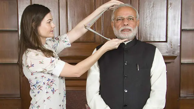 نریندر مودی نے کہا جس پیشہ ورانہ انداز سے ان کی پیمائش لی گئی ہے وہ اسے دیکھ کر وہ مادام تسود میوزیم کے فنکاروں کی مہارت کے قائل ہو گئے ہیں