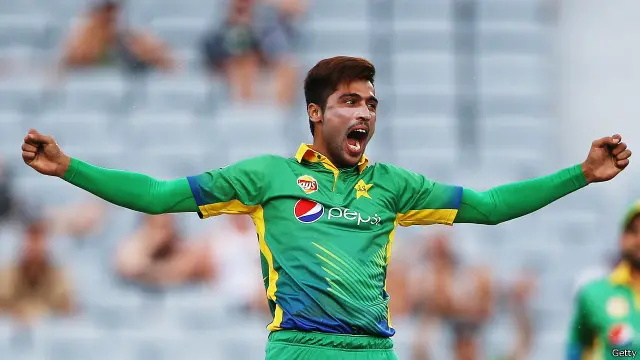 24 سالہ محمد عامر سپاٹ فکسنگ کے جرم میں پانچ سال کی پابندی کاٹنے کے بعد گذشتہ برس عالمی کرکٹ میں واپس آئے ہیں