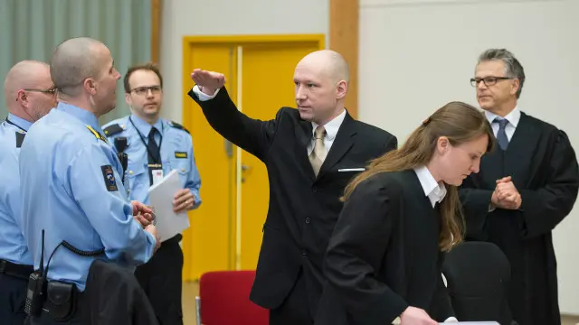 انرش بریوک نے جولائی 2011 ناروے کے جزیرے یٹویا میں فائرنگ کر کے درجنوں افراد کو ہلاک کر دیا تھا