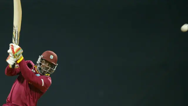 گیلز نے اس میچ میں ایک مرحلے پر تین لگاتار چھکے لگائے