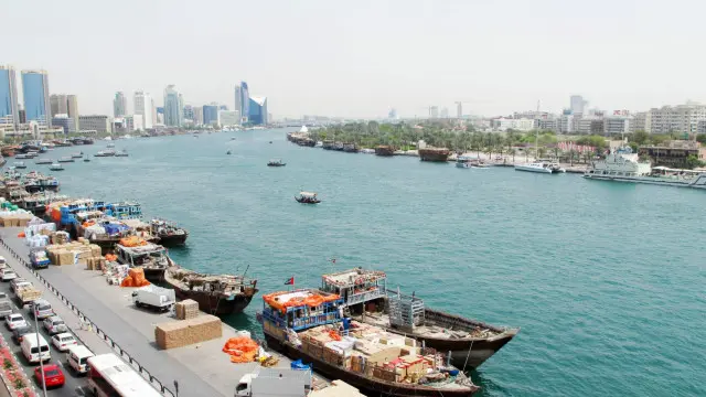 الطريق الرئيسي الذي كان يربط دبي بالشرق يومًا ما