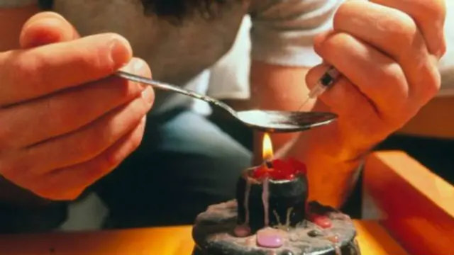 Cuatro de cada cinco nuevos usuarios de heroína en EE.UU. empezaron por abusar de analgésicos opiáceos.