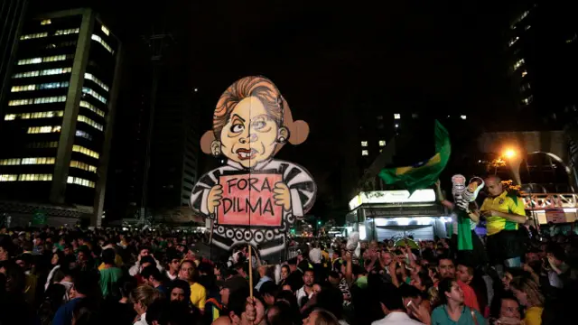 Miles de personas salieron a las calles de las ciudades más importantes del país al grito de: "¡Renuncia, renuncia!"