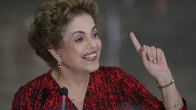 罗塞夫在3月16日的记者会上