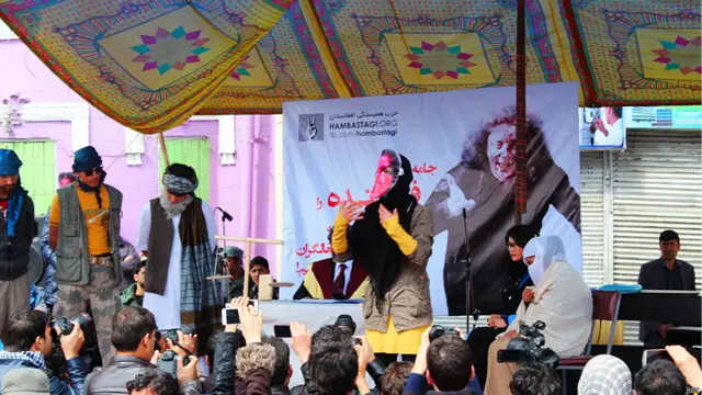 وړاندې، د افغانستان د ولسمشرۍ دفتر بي بي سي ته ويلي وو: "ولسمشر ددې قضيې په تړاو له شکايتونو وروسته بيا ددې د وسيې د پرانستلو امر کړى دى".