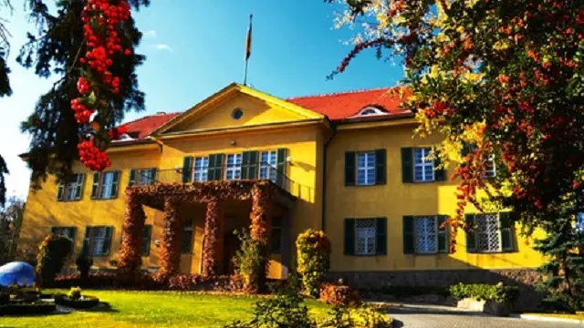 Đức đóng cửa Tòa đại sứ tại Ankara (hình) cùng cơ quan lãnh sự và một trường học của Đức tại Istanbul hôm thứ Năm do quan ngại an ninh