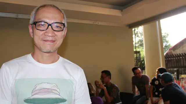 Film-film bertema politik dan 'isu-isu kecil', menurut John Badalu, penting untuk membuat masyarakat semakin kritis.