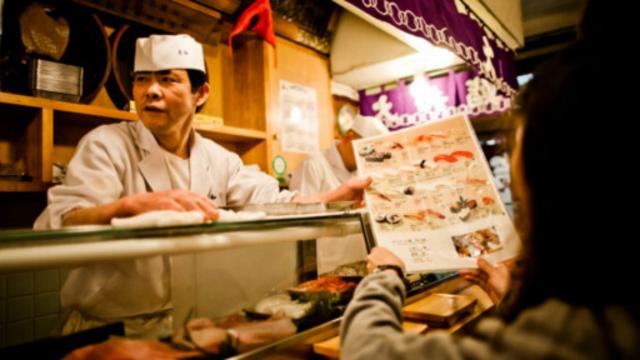 在日本東京的築地市場品嚐全世界最好的海鮮。（圖片來源：Getty Images）
