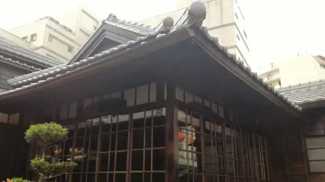 在日本统治台湾时期,也开设了日文称作料亭的高级餐厅,供在台湾的日本人宴客作乐。