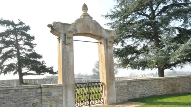 在法国的一战中国劳工团的几处专门墓地由英国英联邦战争墓地管理委员会管理和维护。