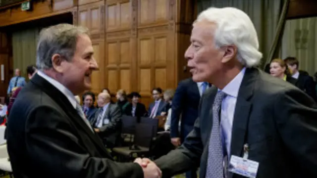 Los representantes de Colombia y Nicaragua.