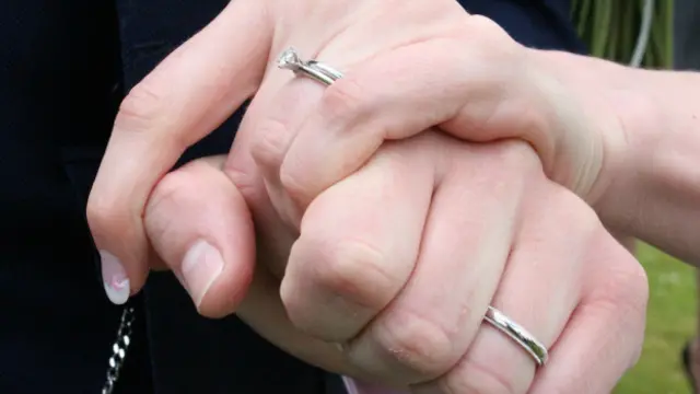 Anillo de matrimonio