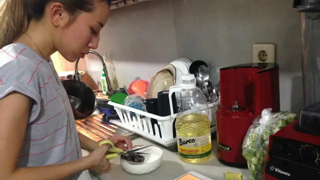 Raja Nadhira memulai bisnis katering sehat sejakNovember 2014.