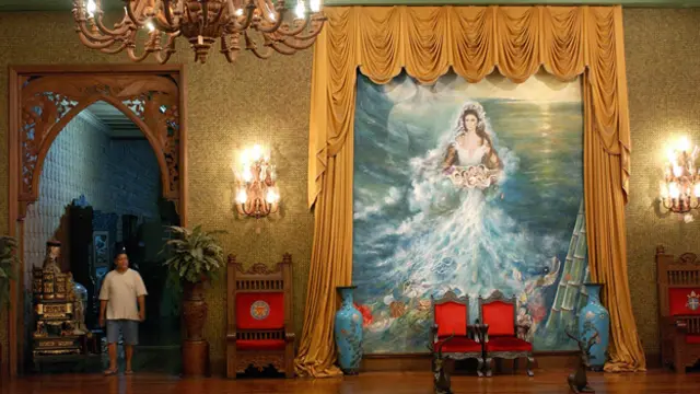 مقبره سانتو نینو را فردیناند مارکوس در شهر تالکوبان، زادگاه همسرش ایملدا، ساخت