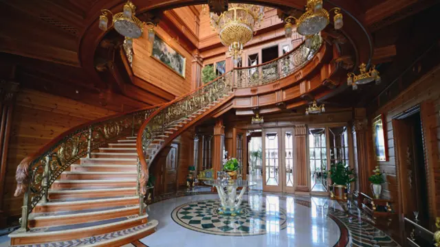 کاخ مژیریا پس از فرار ویکتور یانوکوویچ، رئیس‌جمهور سابق اوکراین، به روسیه به روی مردم گشوده شد