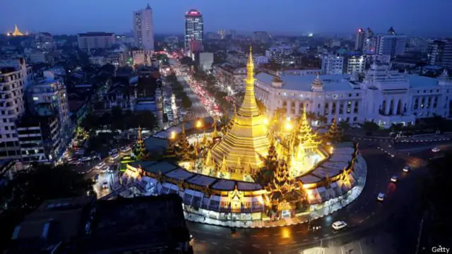 仰光市中心的苏雷塔