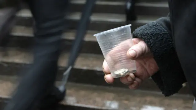 Сбор милостыни в переходе