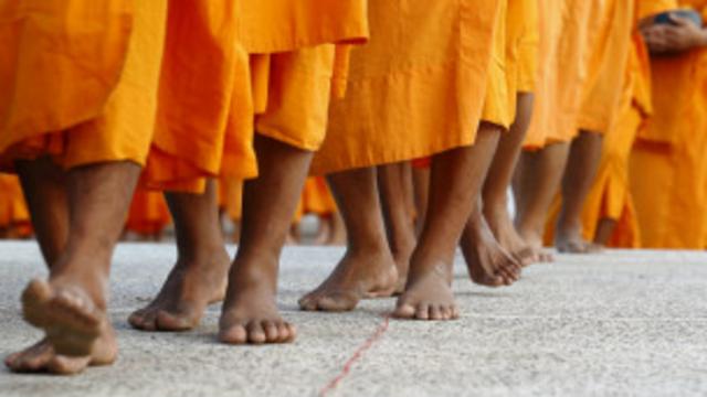 El poco ejercicio que realizan los monjes consiste en el paseo diario para ir a buscar la comida.
