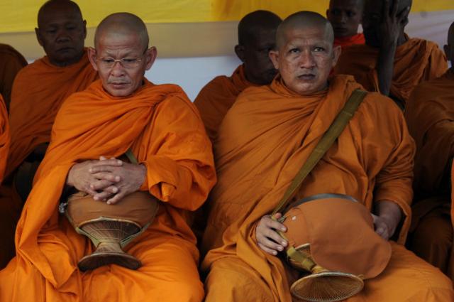 Monjes budistas tailandeses