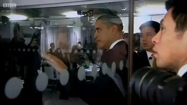 奥巴马一行“闯会”,问温家宝愿不愿意与其谈判。