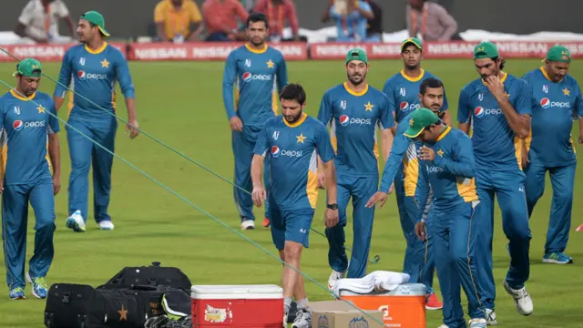 پاکستانی ٹیم اور انڈین ٹیم دونوں نے جمعہ کو ایڈن گارڈنز میں پریکٹس کی۔ 