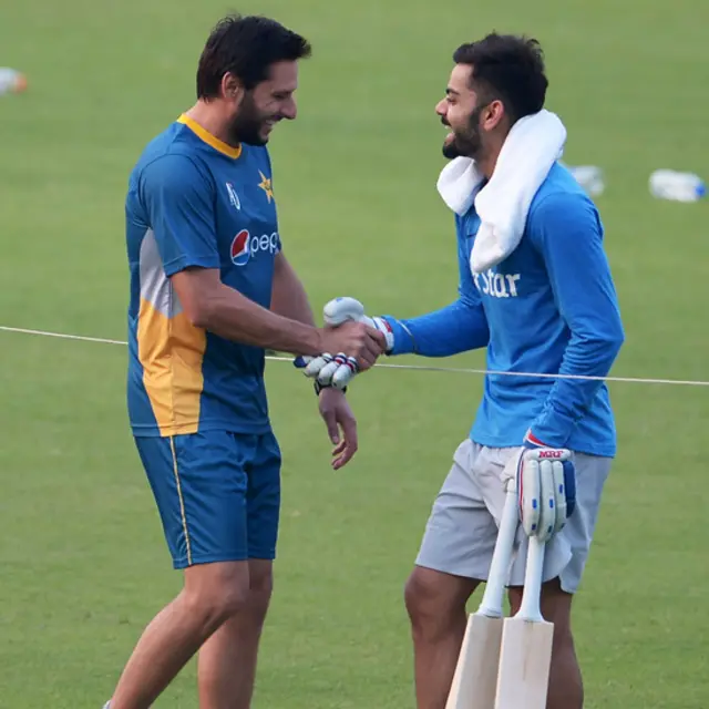 دونوں کھلاڑی خوشگوار موڈ میں۔