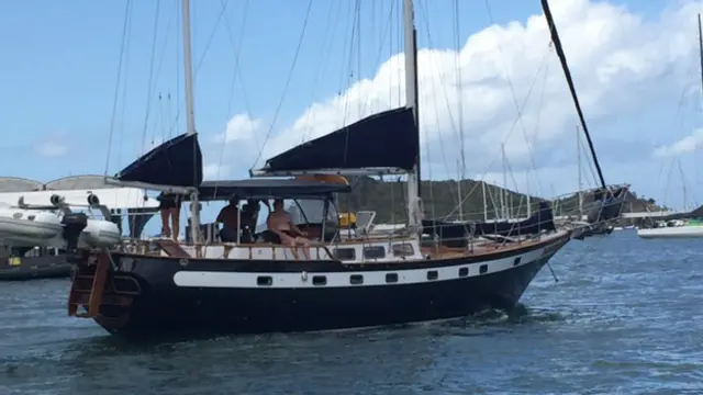 El barco Enthalpy II del que cayó David Thompson en el Mar Caribe. Foto tomada por su esposa, Donna Thompson.