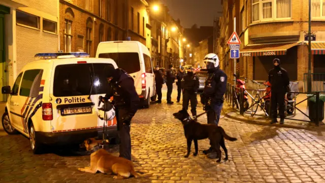 Силовики оточили район проведення спецоперації