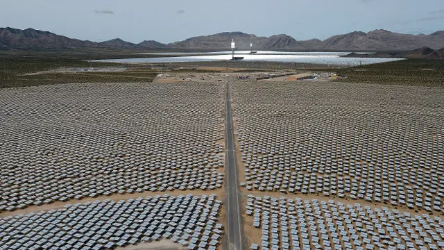 Una central eléctrica masiva que proporciona energía a los hogares de California.