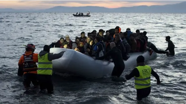 بموجب الترتيبات التي اتفق عليها، سيعاد المهاجرون الذين يصلون الى شواطئ اليونان الى تركيا